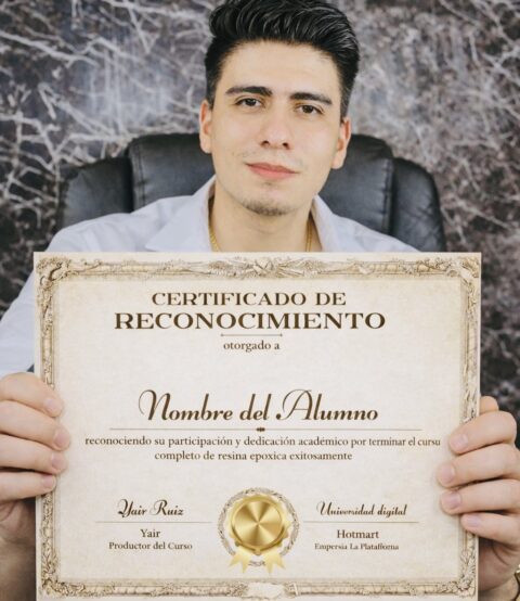 Yair Ruiz, profesor del curso de resina epóxica